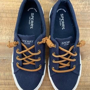 Super cute like new slip on Sperry tennis shoes size 6.5 w/ memory foam insoles.